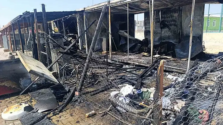 Adıyaman'da Konteyner İş Yerlerinde Yangın Felaketi: İki İş Yeri Harap Oldu