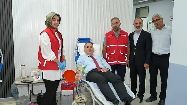 İl Müdürü Tosun kan bağışına destek oldu