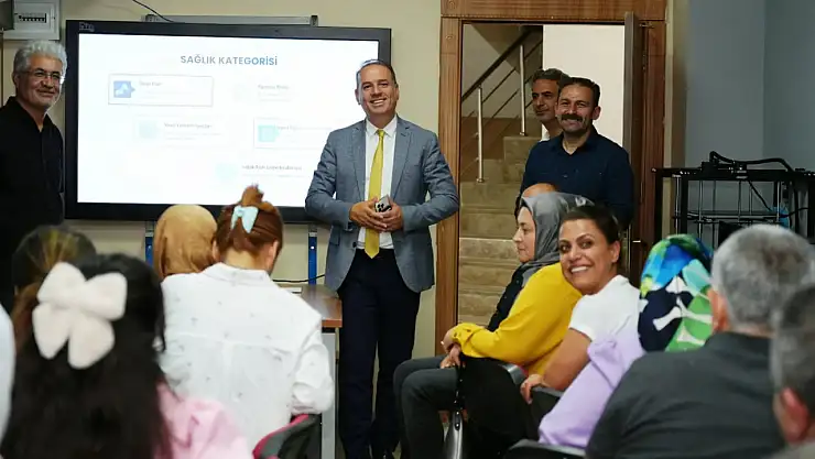 İl Müdürü Tosun, Yapay zeka kursunu ziyaret etti