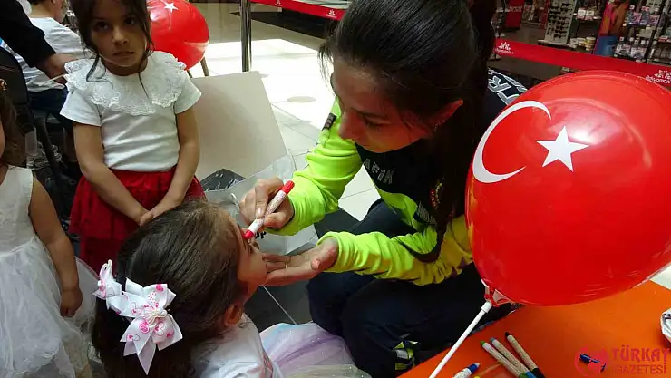 Jandarma ekiplerinden çocuklara sürpriz
