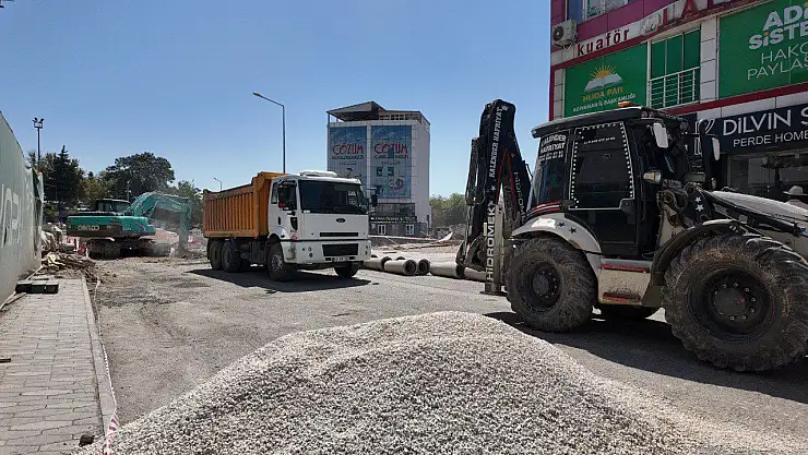 JICA-1 Projesi kapsamında Gölbaşı Caddesinde altyapı çalışmaları devam ediyor