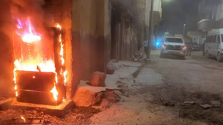 Kaçak hat çekilen panolar alev aldı