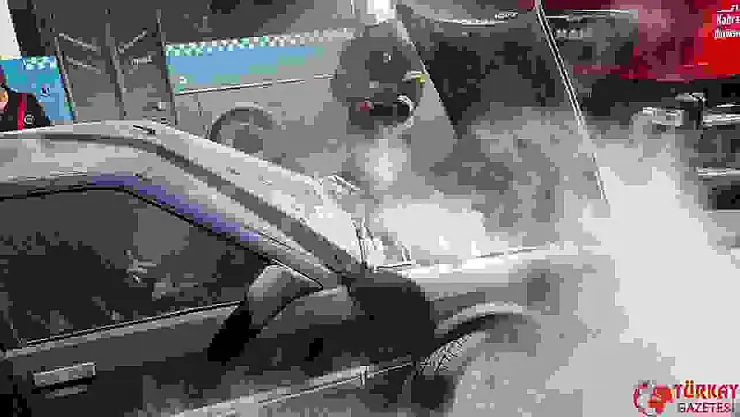 Kahramanmaraş'ta 2 araç yandı