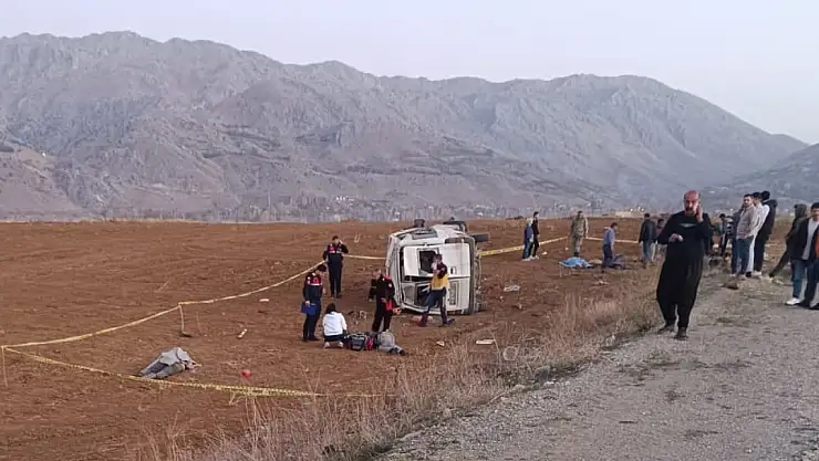 Kahramanmaraş'ta işçileri taşıyan minibüs takla attı: 2 ölü, 7 yaralı