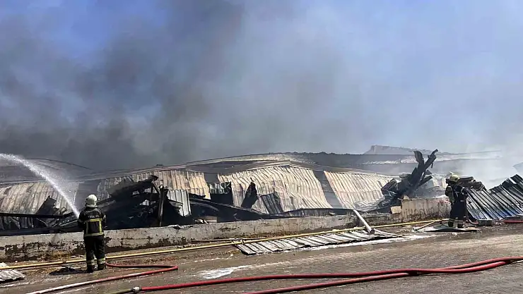 Kahramanmaraş'taki kağıt fabrikası yangını kontrol altına alındı