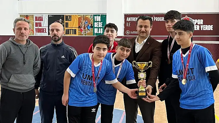 Kahta Anadolu İmam Hatip Lisesi Badminton il birincisi oldu
