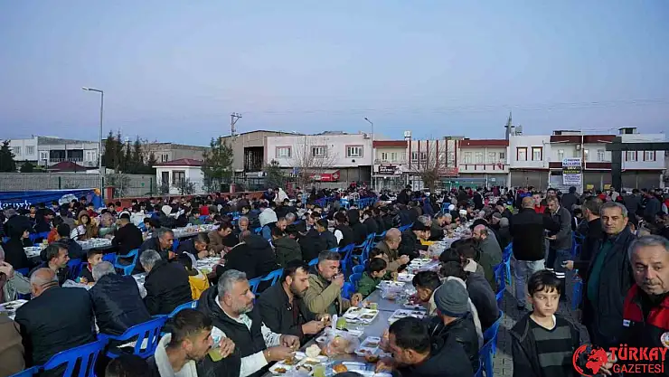 Kahta Belediyesi'nin iftar çadırına yoğun ilgi