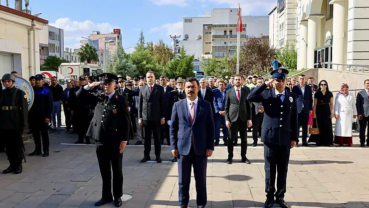 Kahta'da 29 Ekim Cumhuriyet Bayramı çelenk sunma töreni düzenlendi