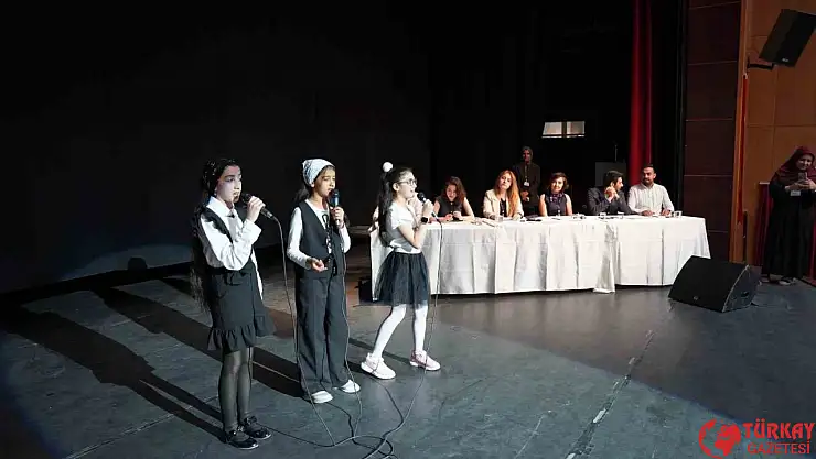 Kahta'da İngilizce Şarkı Yarışması büyük beğeni topladı