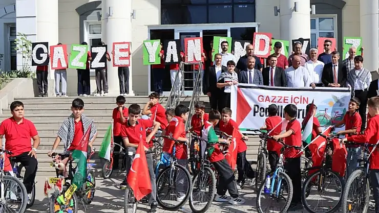 Kahta'da öğrenciler Gazze'de yaşananlara dikkat çekmek için pedal çevirdi
