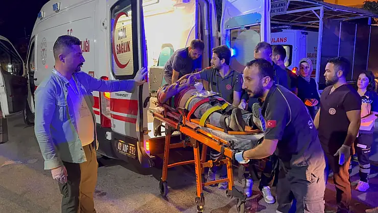 Kâhta'da Otomobil Şarampole Yuvarlandı 2 kişi Ağır Yaralandı