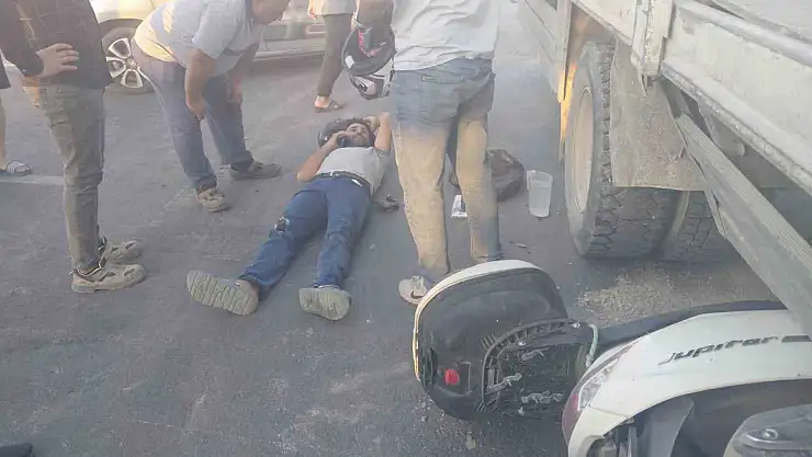 Kamyon ile motosiklet çarpıştı: 1 yaralı