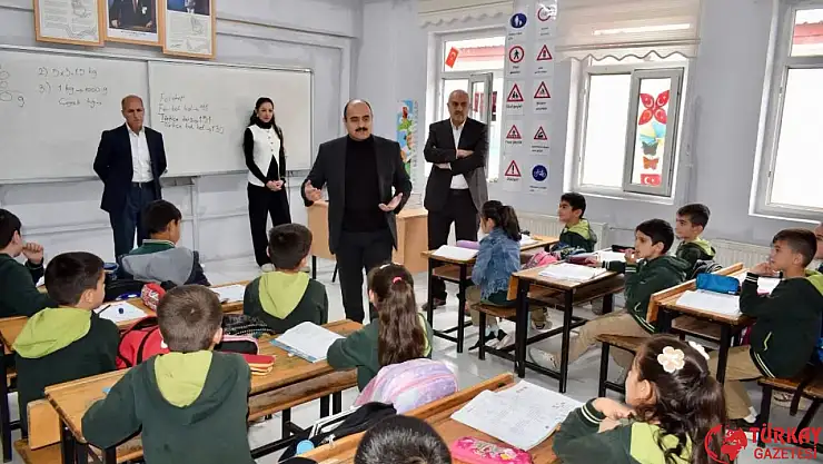 Kaymakam Altınöz öğrencilerle bir araya geldi