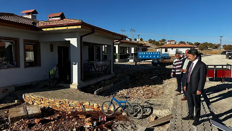 Kaymakam Aslan deprem konutlarını yerinde inceledi