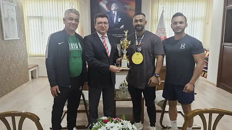 Kaymakam Şahin, Şampiyon Sporcuyu tebrik etti