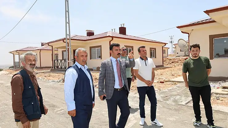 Kaymakam Soysal, deprem konutlarında incelemede bulundu