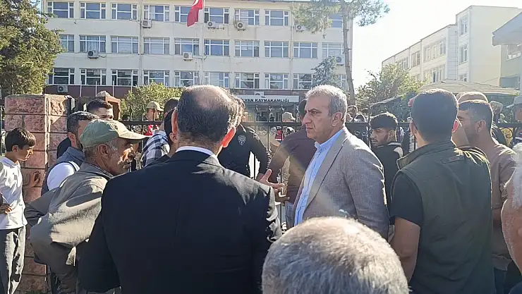 Kaymakamlık önünde cenaze eylemi