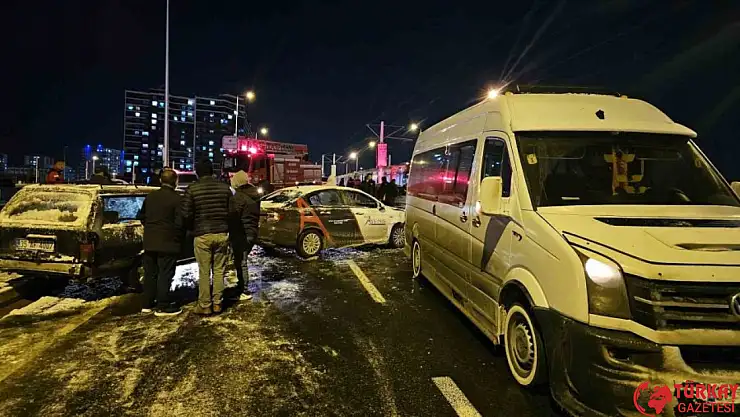 Kayseri'de 11 araçlı zincirleme kaza: 2 yaralı