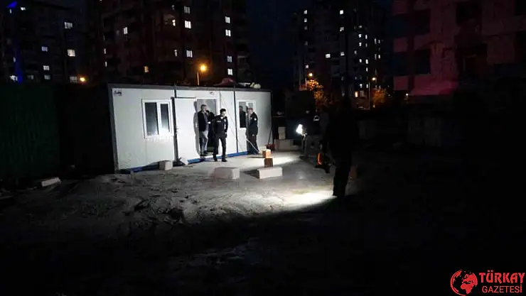 Konteyner içerisinde yaralandığını söyledi, boş kovanlar konteyner dışında bulundu