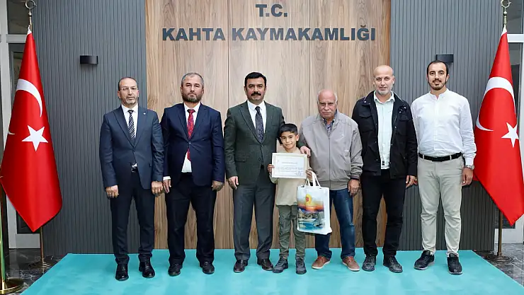 Küçük bir kalpten büyük bir iyilik: Kumbarasındaki parasını cami inşaatına bağışladı