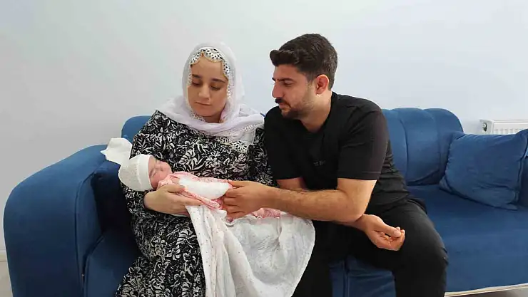 Adıyaman'da kuvöze alınan bebeğin kolu yandı