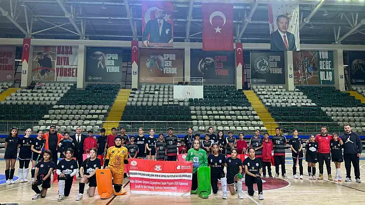 Malatyalı depremzede çocuklardan oluşan Hokey takımı Muğla'da