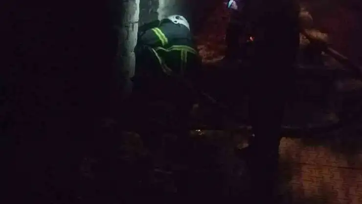 Metruk evde çıkan yangın korkuttu