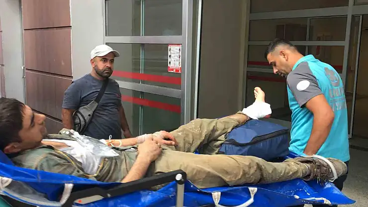 Motorlu testere ile odun keserken yanlışlıkla ayağını kesti