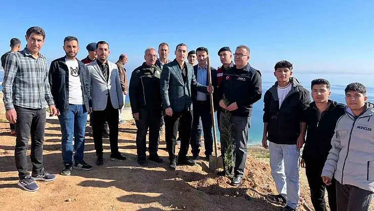 Öğretmenler şehit polis için hatıra ormanı oluşturdu