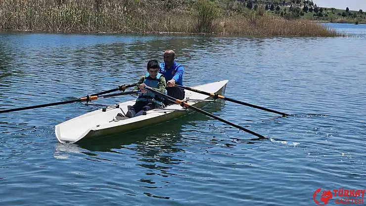 Otizmli çocuklar kürek sporu ile tanıştı