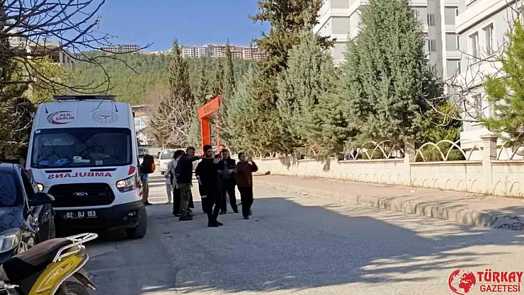Otomobil ile elektrikli bisiklet çarpıştı: 1 yaralı