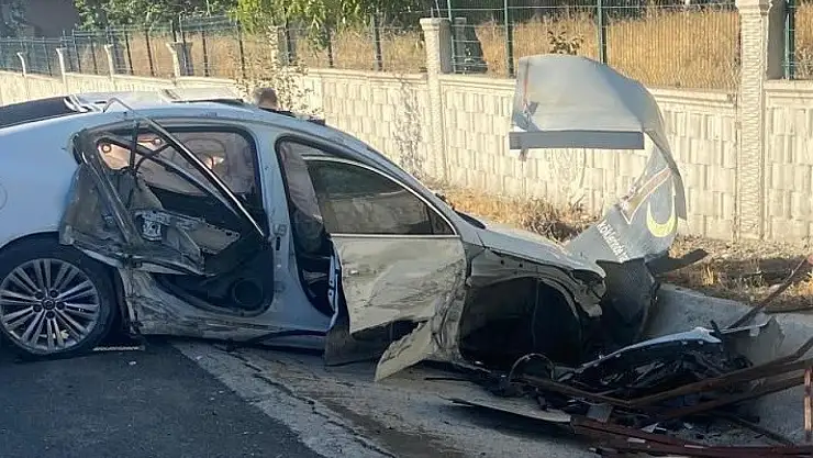 Otomobil ile tanker çarpıştı: 2 yaralı