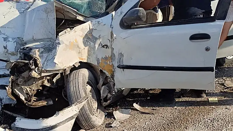 Otomobil ile tır çarpıştı: 2 yaralı