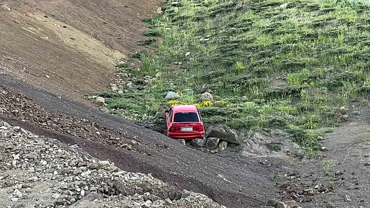 Otomobil şarampole yuvarlandı: 2'si çocuk 7 yaralı