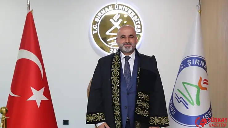 Prof. Dr. Fevzi Rençber profesörlük cübbesini giydi