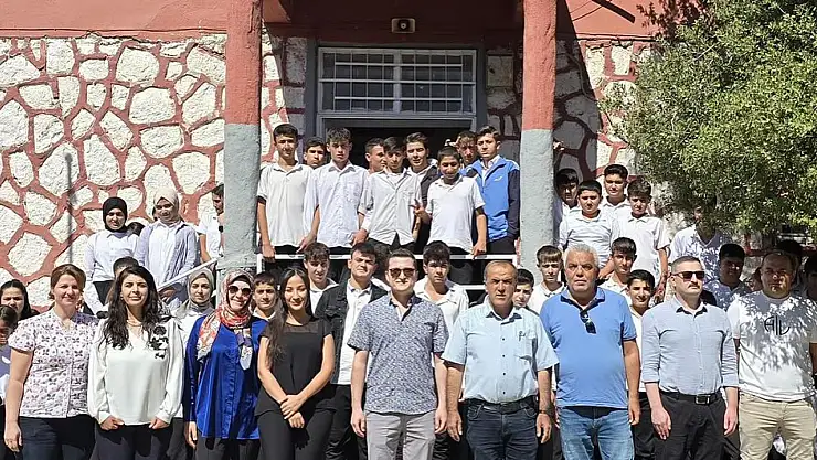 Psikolog Demirel, Kariyer Günü etkinliğinde öğrencileriyle bir araya geldi