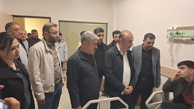 Rektör Keleş ve ilçe protokolü hastaneye kaldırılan öğrencileri ziyaret etti