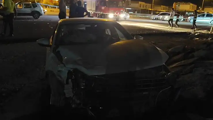 Şanlıurfa'da 2 otomobil kafa kafaya çarpıştı: 5 yaralı