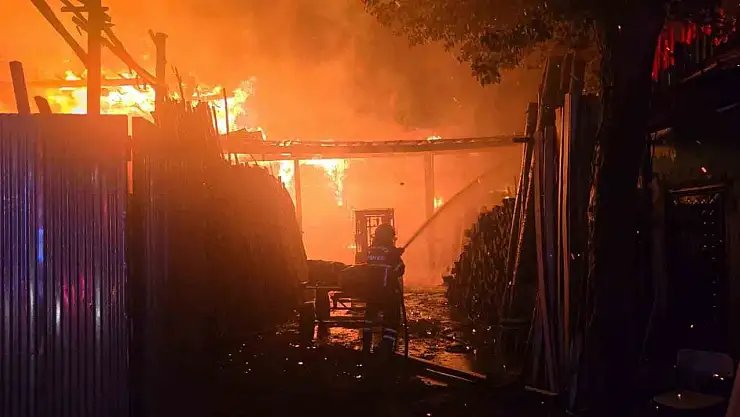 Şanlıurfa'da iş yerinde korkutan yangın