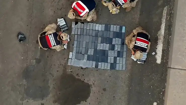 Şanlıurfa'da jandarmadan kaçakçılık operasyonu: 249 cep telefonu ele geçirildi