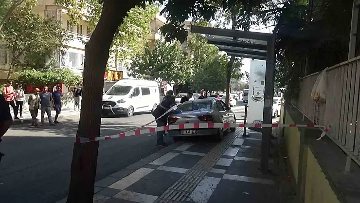 Şanlıurfa'da otomobil durakta bekleyenlere çarptı: 1 öğrenci öldü, 3 kişi yaralandı
