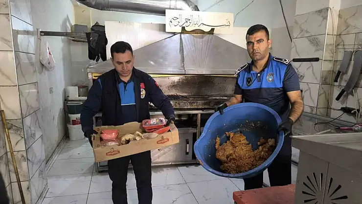 Şanlıurfa'da tarihi geçmiş 183 kilo tavuk eti imha edildi