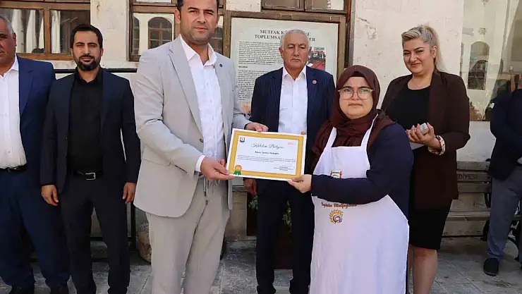 Şanlıurfa'da yöresel yemek eğitimi alan kursiyerlere sertifika verildi