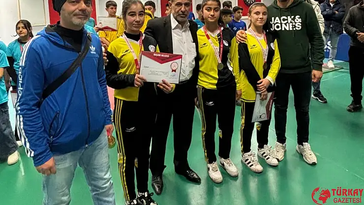 Şehit Recep İnce Ortaokulu dart takımı Türkiye finallerinde