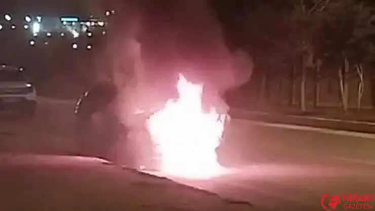 Adıyaman'da seyir halindeki otomobil yandı