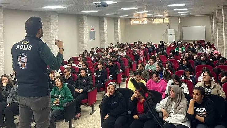 SİBERAY projesi kapsamında 185 kişiye bilgilendirme eğitimi verildi