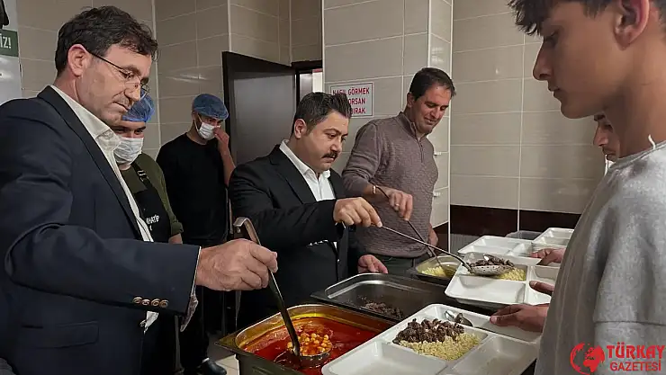 Sincik'te ilçe protokolü pansiyon öğrencileriyle iftarda buluştu