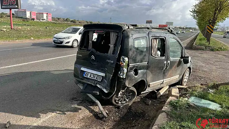 Siverek'te otomobil, hafif ticari araca çarptı: 1 yaralı