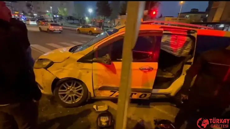 Ticari taksi ile ATV çarpıştı: 2 yaralı