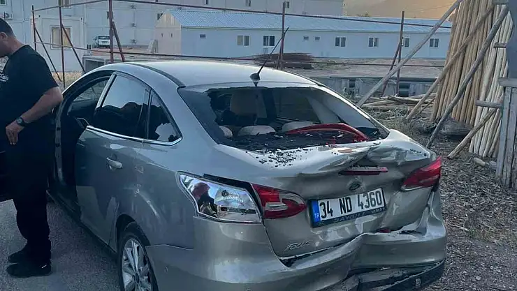 Tır ile otomobil çarpıştı: 2 yaralı